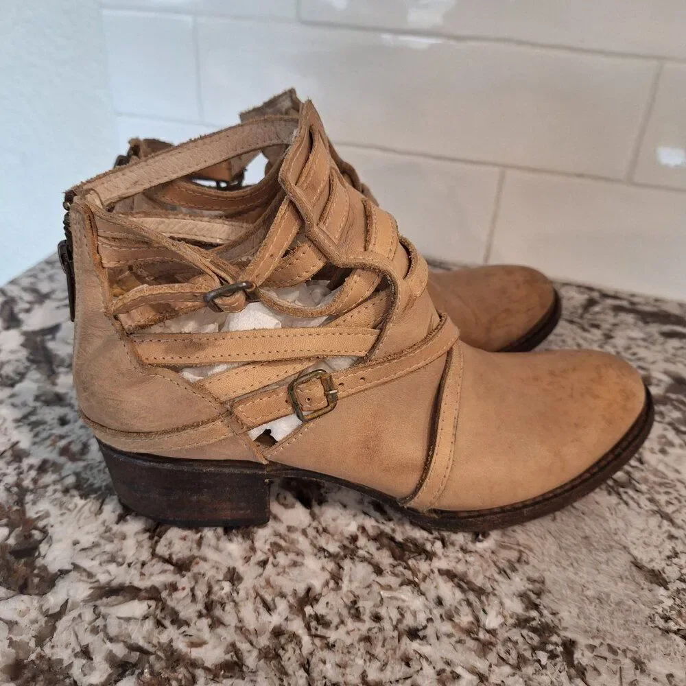 Freebird By Steven women's brown Distressed leather stair‎ Ankle Boots size 7